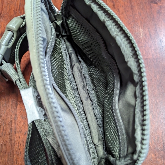 Lululemon Everywhere belt bag 1L green sage NWT - Picture 6 of 10